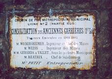 Plaque commémorative des travaux de consolidation des soubassements de ligne métropolitaine (salle du Drapeau)