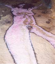 femme rose au ciel de carrière