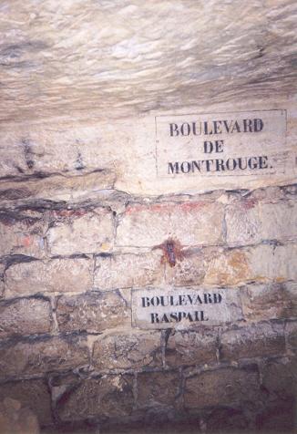 Bel exemple de changement de nom de rue : anciennement bd de Montrouge, remplacé par bd Raspail