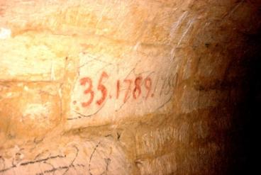 35ème ouvrage de confortation sous Guillaumot de l'année 1789 (ici une voûte) ; remarquez l'épure préparatoire en noir. [photo Titan]