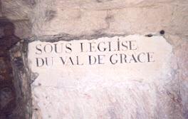 Plaque sous l'Eglise du Vdg (centre-ouest).