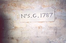 Unique plaque mentionnant une confortation de Guillaumot